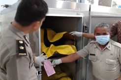 Mayat Wanita Hamil dan Dua Pria Diautopsi