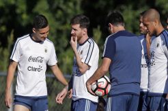 Argentina Mainkan Messi Sejak Awal, Meksiko Ladeni Chile