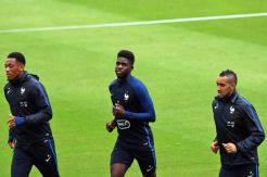 Yes, Barcelona Sudah Capai Kesepakatan dengan Lyon dan Umtiti