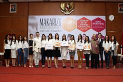 Tabloid Genie dan Makarizo Edukasi Mahasiswi Tampil cantik