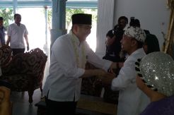 HT Kunjungi Keraton Kanoman