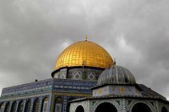 Warga Palestina dan Polisi Israel Bentrok di Kompleks Al-Aqsa