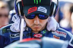 Lorenzo Pilih Main Aman daripada Kecelakaan seperti Rossi