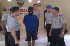 Dipergoki, Maling Rumsong Bacok Korban di Depok