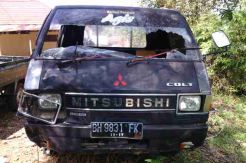Ayah dan Anak Dihantam Mobil, Satu Tewas