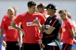 Pelatih Polandia Minta Wasit Jeli Lindungi Lewandowski
