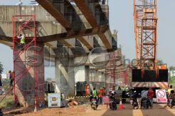 Ganggu Jalur Mudik, Proyek Tol Becakayu Dihentikan Sementara