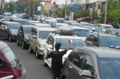 Jalur Utama dan Alternatif Mudik Lumpuh Total