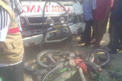 Tabrak Ambulans, Pelajar Tewas