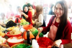 See Hustle of Eid Fitr Preparation by Medan Style