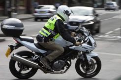 Penggunaan Rompi Hijau Para Bikers Menuai Protes di Inggris