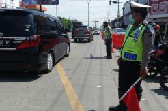 Kepadatan Pantura Meningkat, Pemotor Diarahkan Masuk Jalur Contra Flow
