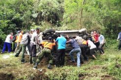 Mobil Pengangkut Wisatawan Masuk Jurang, Korban Tewas di Tempat