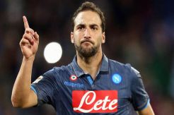 Demi Higuain, Wenger Undang Presiden Napoli ke London