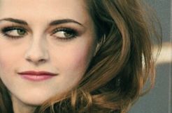 Kristen Stewart Perankan James Bond Wanita?