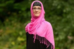 Hijab Lindungi Penderita PMLE