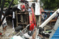 Trans Semarang Tabrak Pos Ojek, Sopir Pingsan dan Penumpang Luka