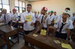 Hari Pertama Sekolah Siswa SMKN 2 Serang Dipelonco, Kepala Dibotaki