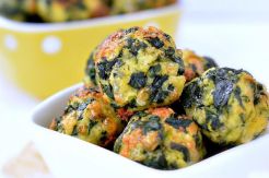 Bola-bola Bayam Keju untuk Bekal Sekolah Anak