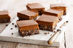 Yuk, Bikin Camilan Rice Crispy Caramel Peanut yang Enak Ini!