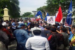 Hentikan Perkara 15 Perusahaan Pembakar Hutan, Polda Riau Didemo