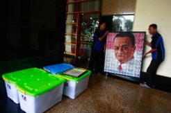Di-Reshuffle, Anies Baswedan Langsung Angkut Barang Pribadinya