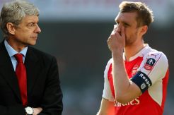 Sudah Cedera, Per Mertesacker Terancam Dibuang Arsenal