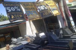 Usaha Batu Nisan Ini Memberikan Diskon Bagi Pemilik Nama Asep