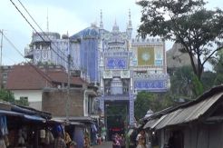 Kemegahan Masjid Tiban yang Konon Dibangun Satu Malam