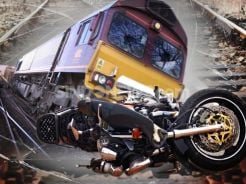 Terobos Perlintasan Kereta, Satu Keluarga Tewas Mengenaskan