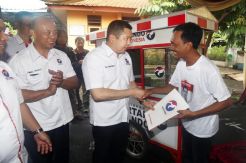 Peduli Masyarakat, Perindo Berikan Gerobak dan Pengobatan Gratis