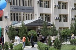 Ditodong Senjata, Profesor...