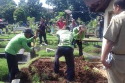 Pemkot Jakarta Timur Bongkar Lima Makam Fiktif di Cakung