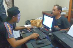 Pria Korban Begal Ini Tergeletak di Pinggir Jalan Ciamis