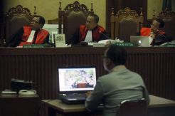 Diduga Tidak Adil, Kubu Jessica Laporkan Hakim Binsar ke KY