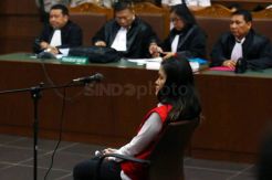 Hakim Tanyakan 4 Orang yang Diduga Penabur Sianida ke Kopi Mirna