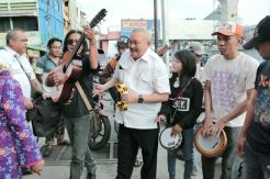 Duet dengan KMJ, Alex Noerdin Hibur Pengguna Lalu Lintas