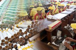 Industri Rokok Diramal...