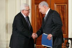 Moskow Siap Jadi Tuan Rumah Pembicaraan Langsung Abbas-Netanyahu