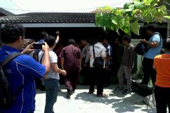 Siang Bolong, Rampok Satroni Toko Listrik Milik Ahok