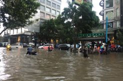 Diguyur Hujan Deras, Kawasan Jakarta Selatan Dikepung Banjir