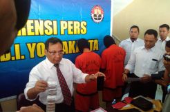 Tawarkan Teman Kencan Lewat Facebook, 2 Pria Ini Ditangkap