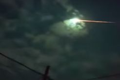 Meteor Timpa Pohon Kelapa dan Pisang di Jember