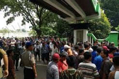 Angkot Ditahan, Ratusan Sopir Geruduk Kantor Wali Kota Bekasi
