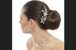 5 Aksesoris Mempercantik Tatanan Rambut
