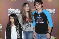 Dua Anak Michael Jackson Ungkapkan Rasa Rindu di Ulang Tahunnya