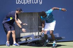 Video: Baru Menangi Babak I, Ulah Monfils Bikin Papan Jam Lapangan 17 Rusak