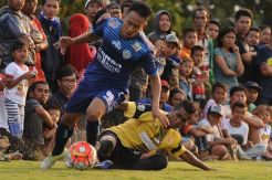Butuh Pemain Bertahan, Arema Siap Barter Antoni dengan Zulfiandi