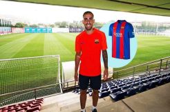 Barca Pajang Alcacer di Situs Resmi, Fans Valencia Gelar Aksi Makar