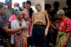 Puncak Ritual Mayat Berjalan Suku Toraja